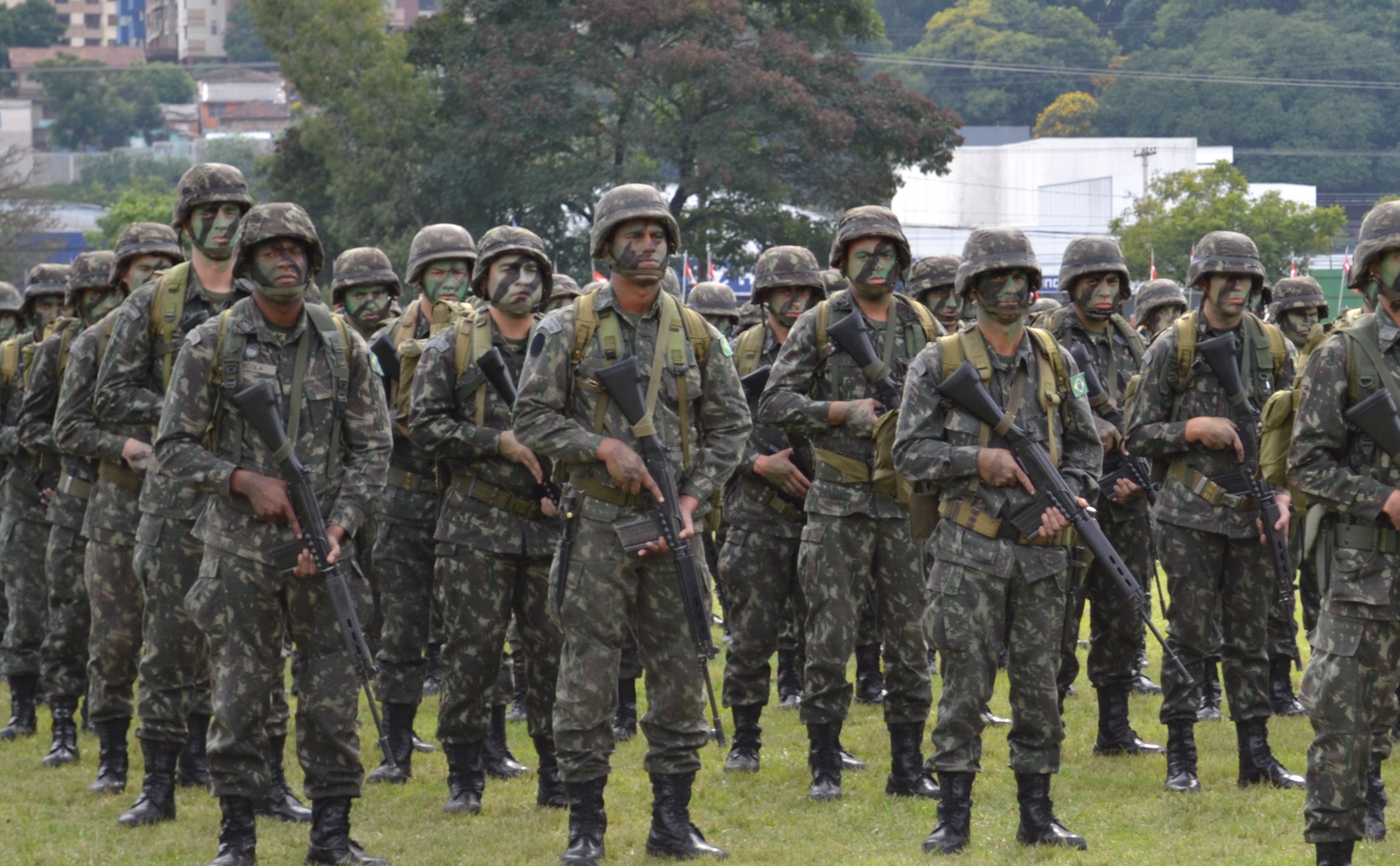 EXÉRCITO BRASILEIRO BRAÇO FORTE, MÃO AMIGA ROGÉRIO MENDELSKI